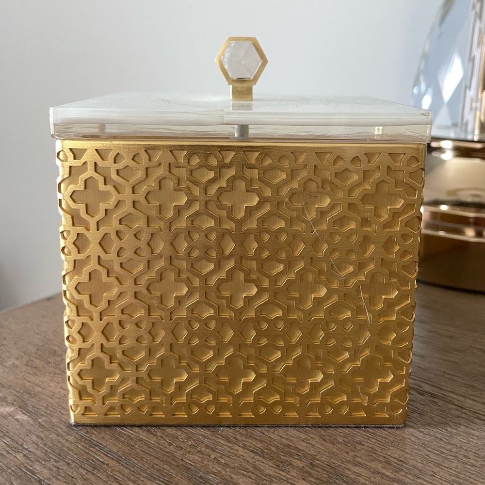 Kendra Scott box
